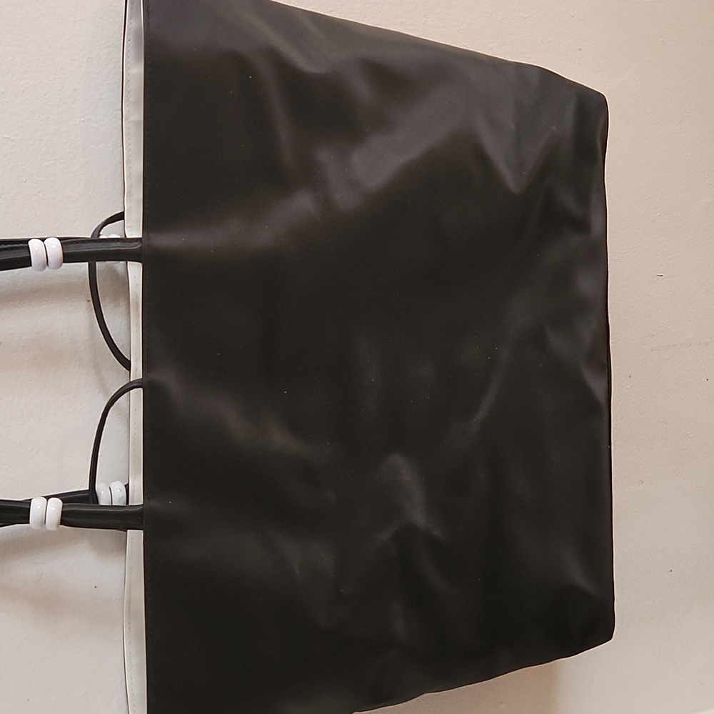 Givenchy Elegant Black Tote Bag - Picture 2 of 3